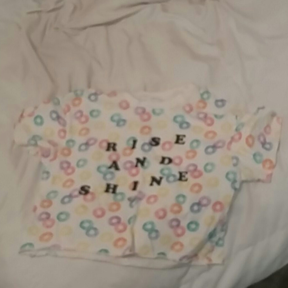 crop top front loop shirt with description